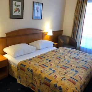 Camera economica con letto king size