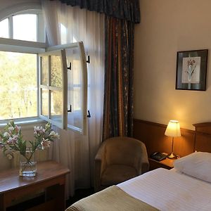 Camera con letto king size